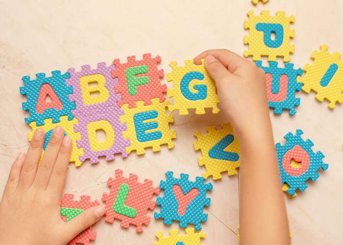 La logopedia aiuta il bambino nella valutazione delle competenze linguistiche.